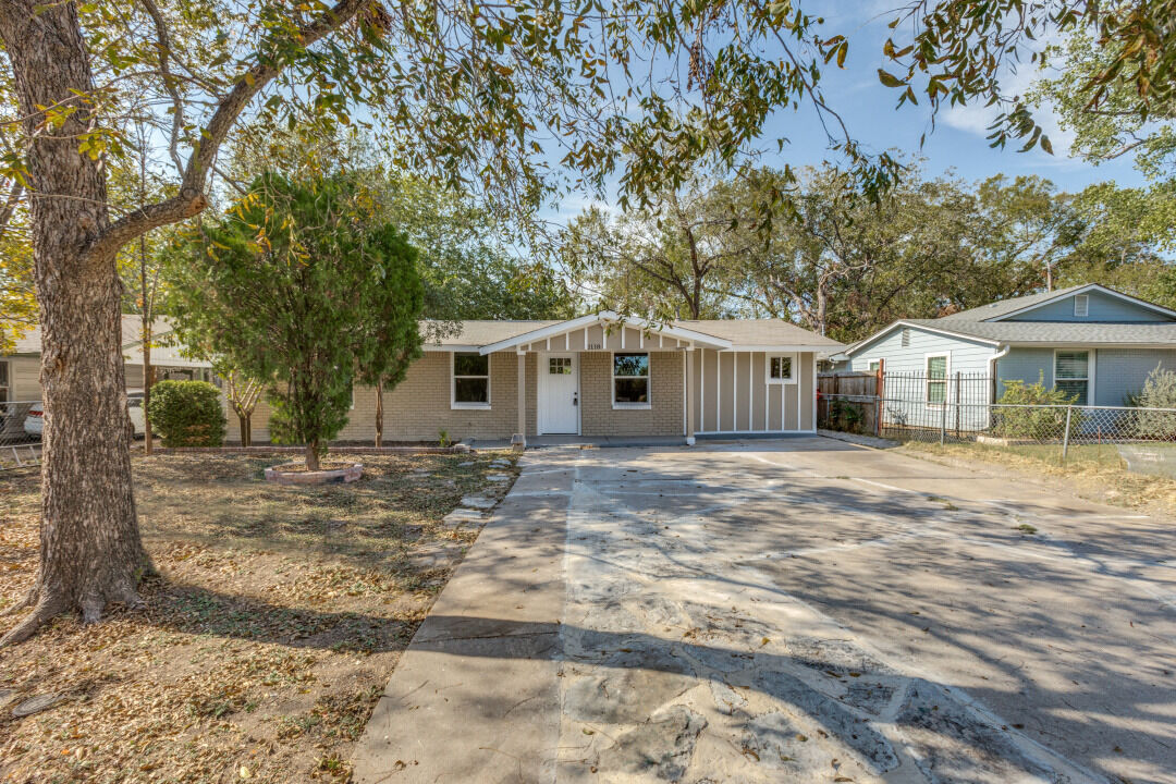Property Photo:  1118 Spur Street  TX 78721 