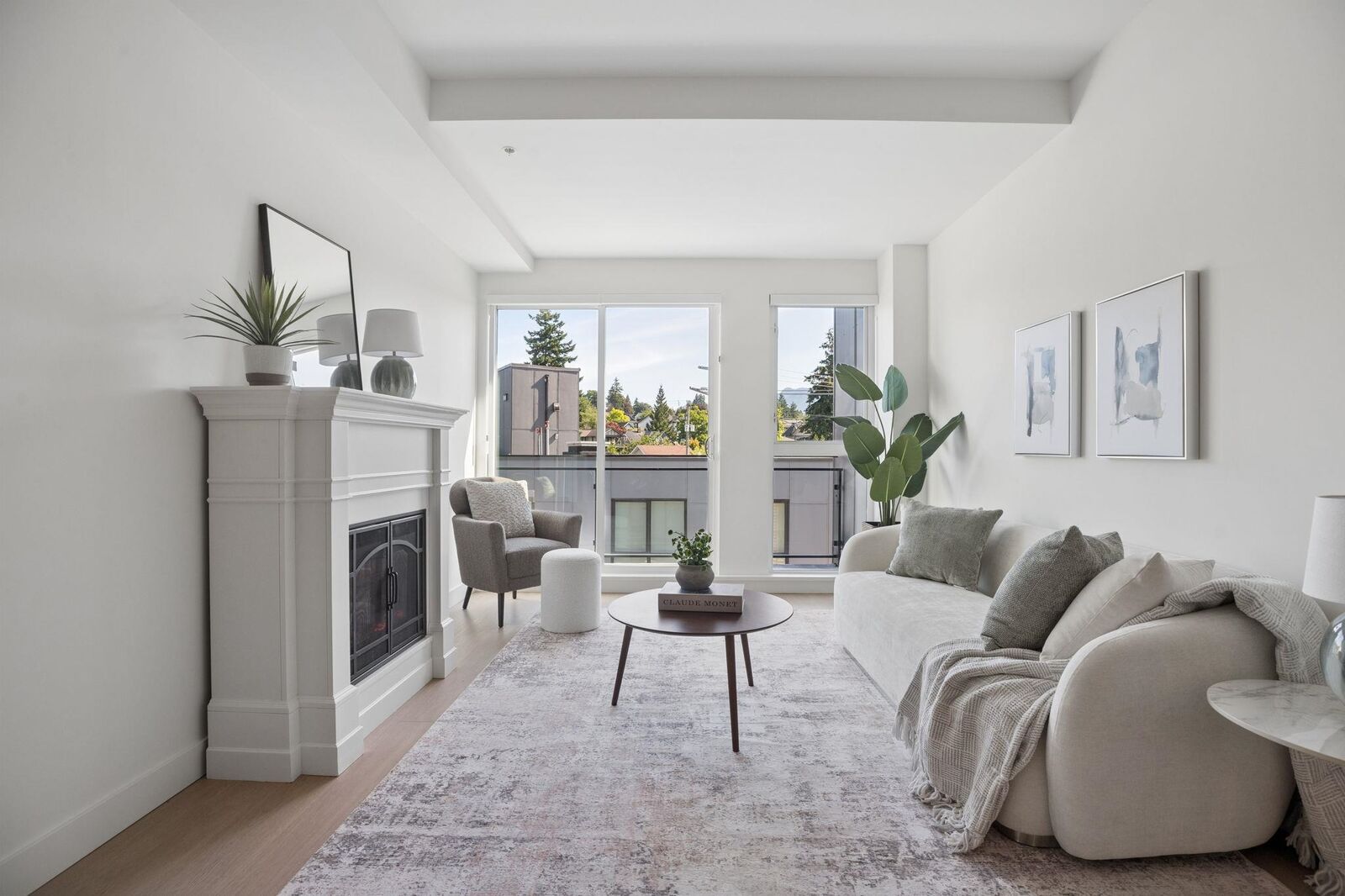 Property Photo: 422 E 3rd Street 563 BC V7L 0K1
