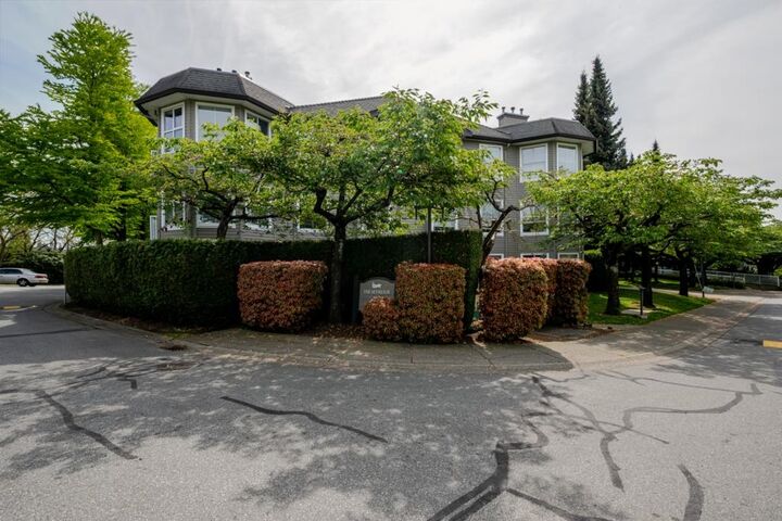 Photo de la propriété:  15150 108 Avenue 201  BC V3R 0V1 