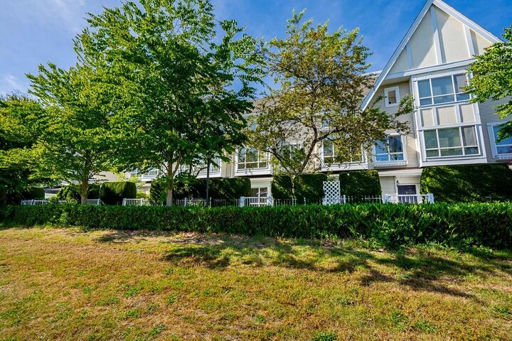 6588 Southoaks Crescent 109 — photo 1