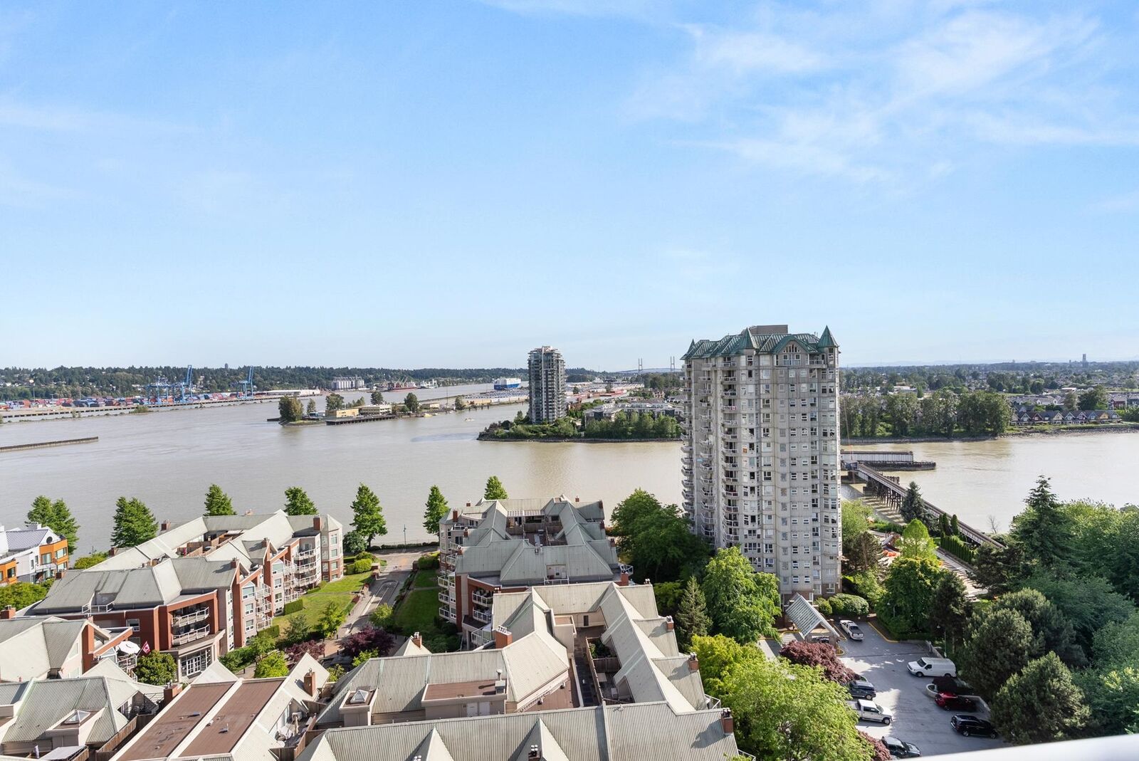 Photo de la propriété:  1245 Quayside Drive 1901  BC V3M 6J6 
