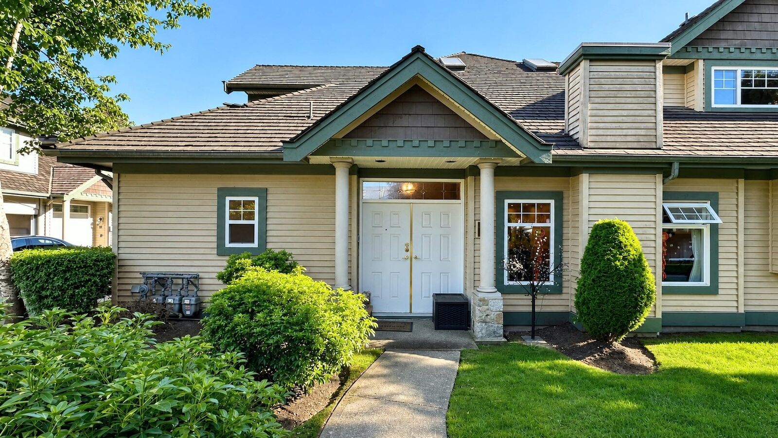 Property Photo: 7600 Blundell Road 1 BC V6Y 4E1