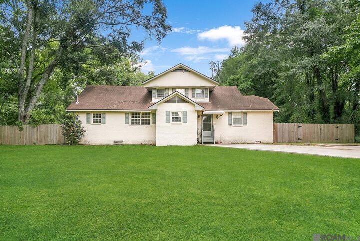 Property Photo:  8227 Oak View Dr  LA 70814 