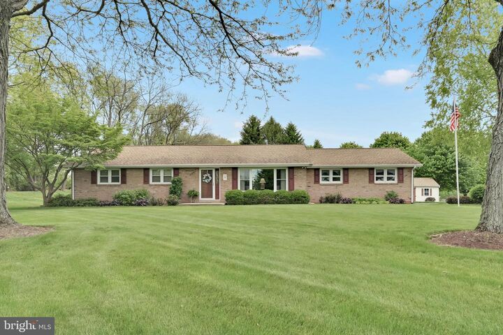 Property Photo:  450 Galen Hall Road  PA 17569 
