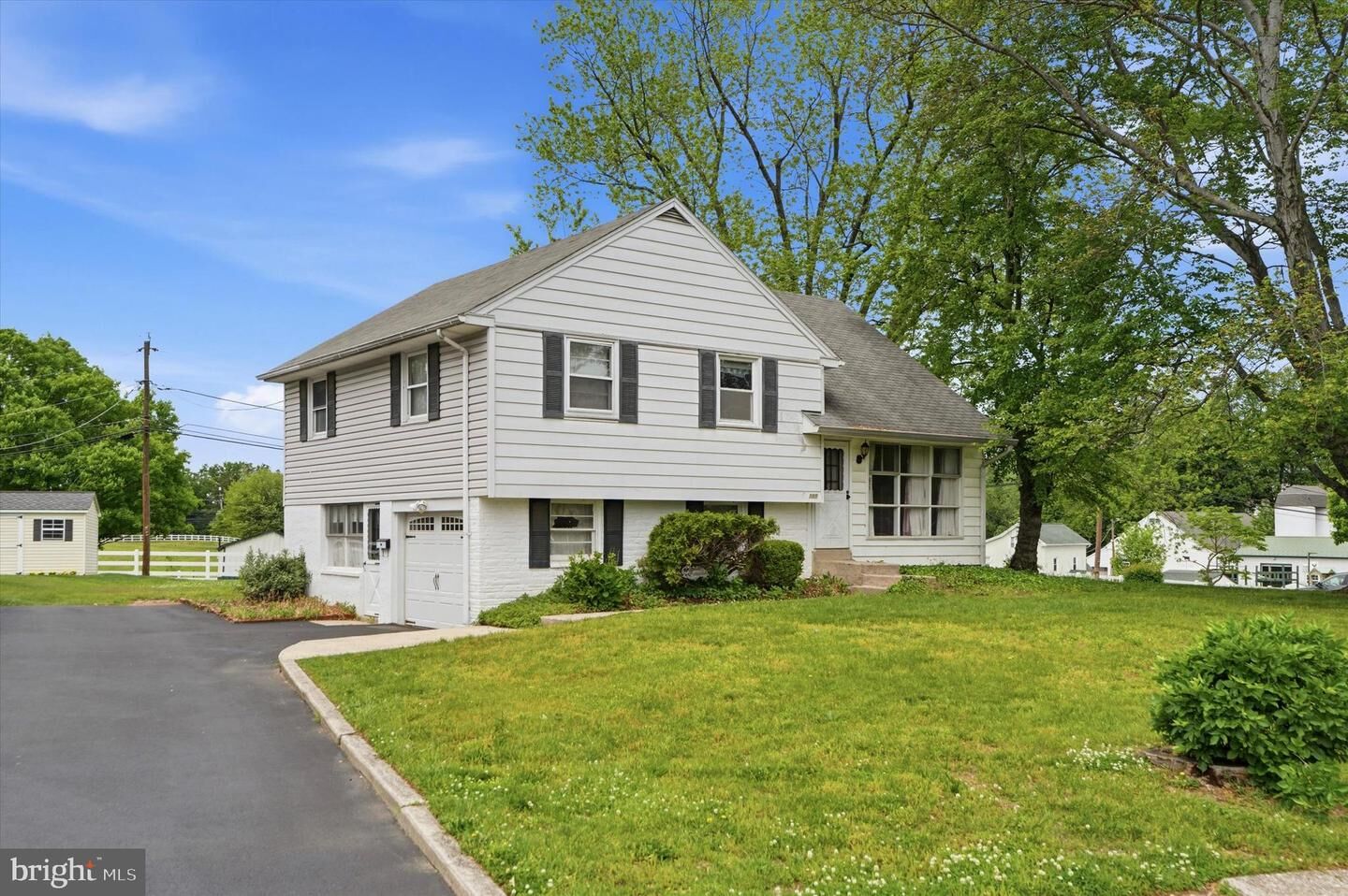 Property Photo: 565 Dartmouth Drive PA 19406