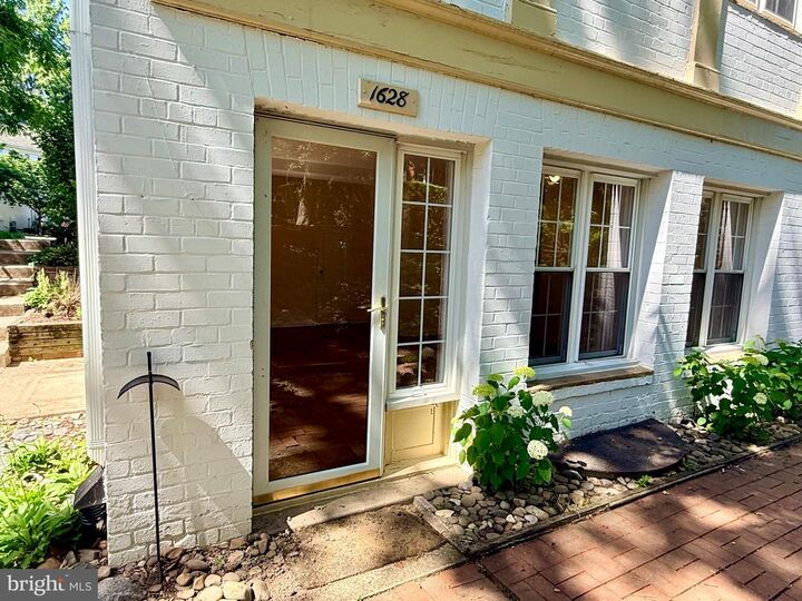Property Photo:  1628 Ripon Place  VA 22302 