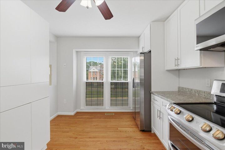 Property Photo:  13937 Middle Creek Place  VA 20121 