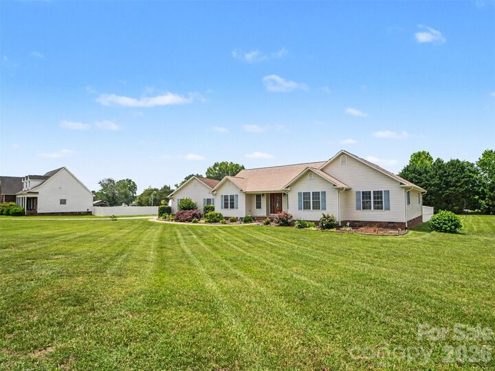 Property Photo: 290 Deal Estate Drive NC 28023