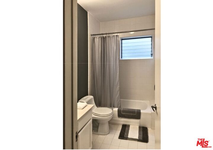 Property Photo:  1145 Larrabee St  CA 90069 