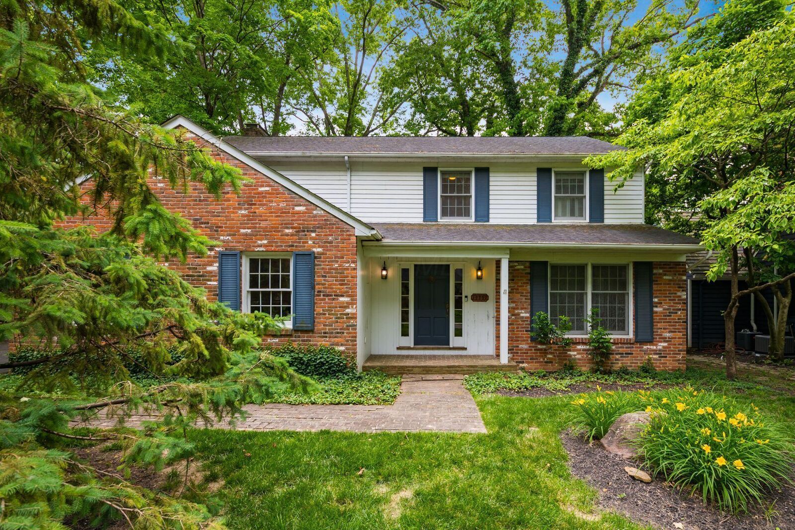 Property Photo:  2357 Dorset Road  OH 43221 