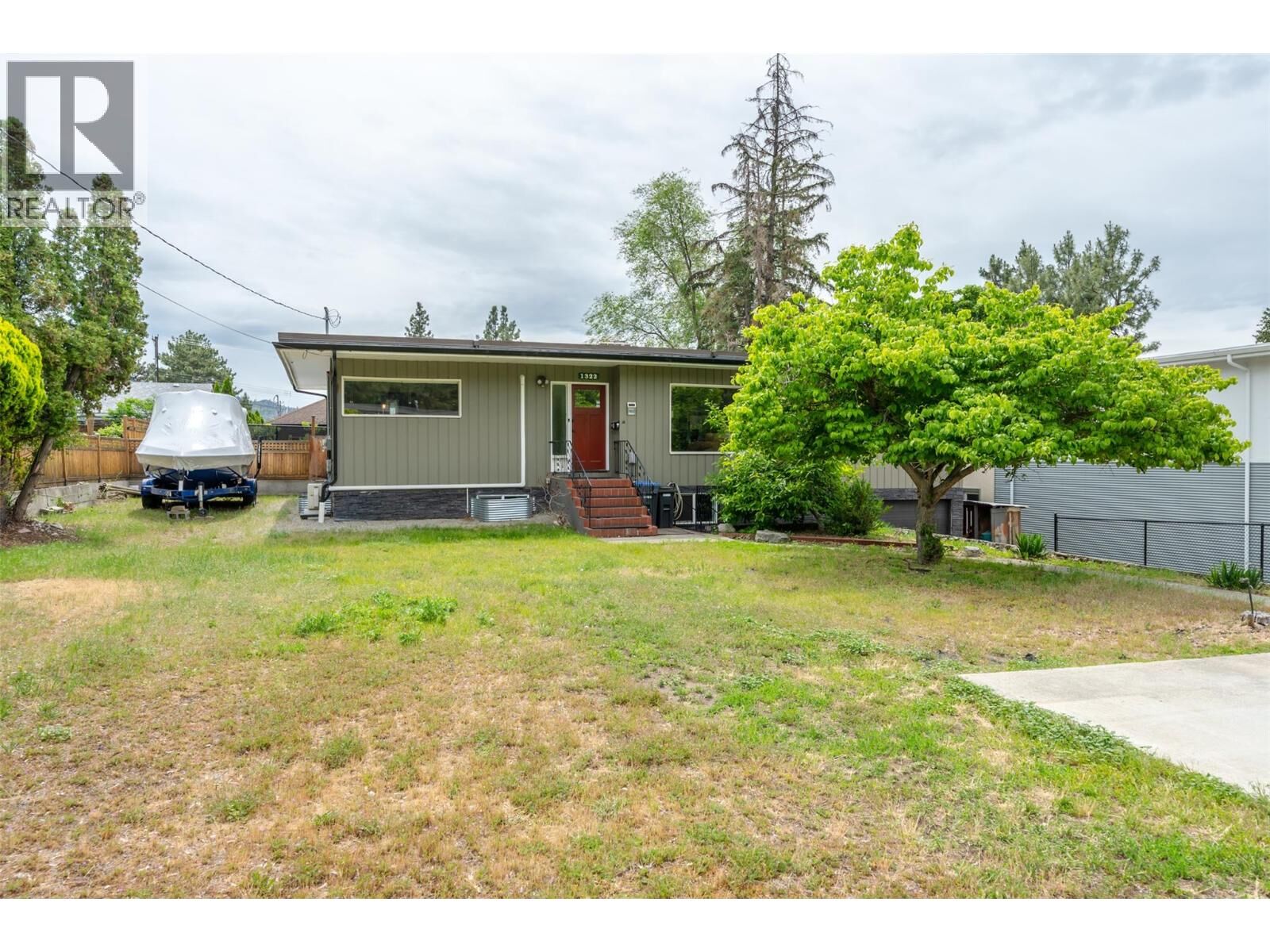 Property Photo: 1322 Ridgedale Avenue BC V2A 2S2