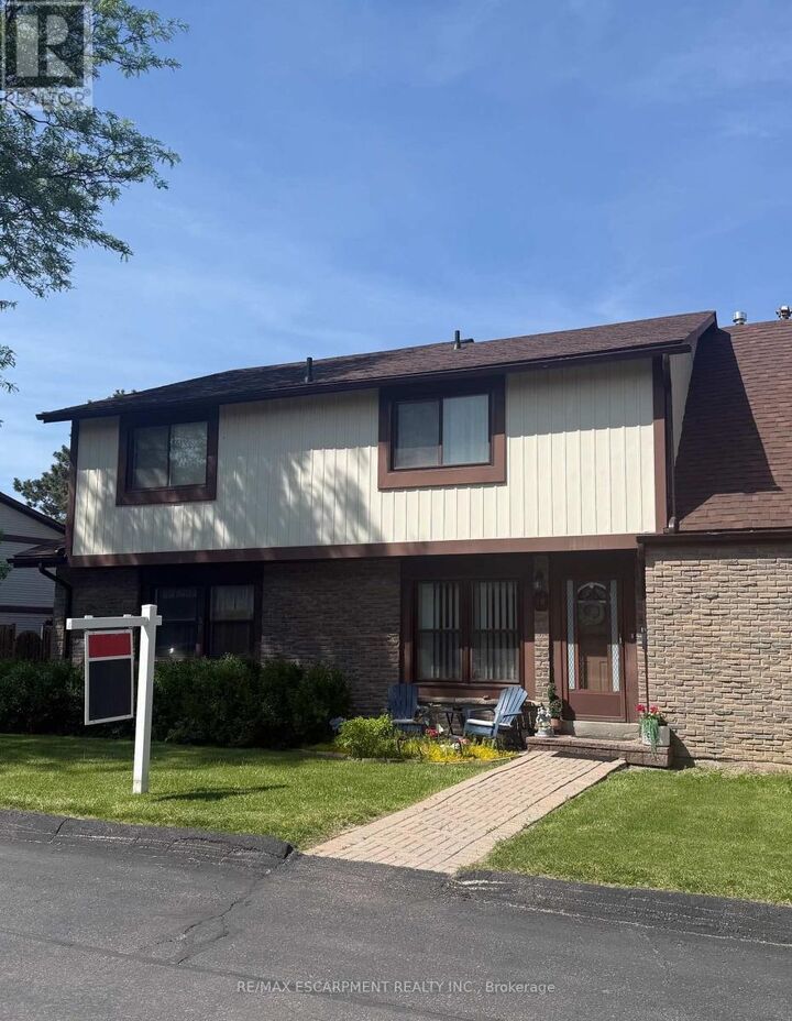 Property Photo:  6650 Falconer Drive 19  ON L5N 1B5 