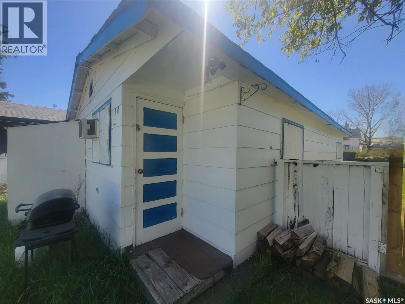 Property Photo:  1010 Sylvan Street  SK S0M 0L0 