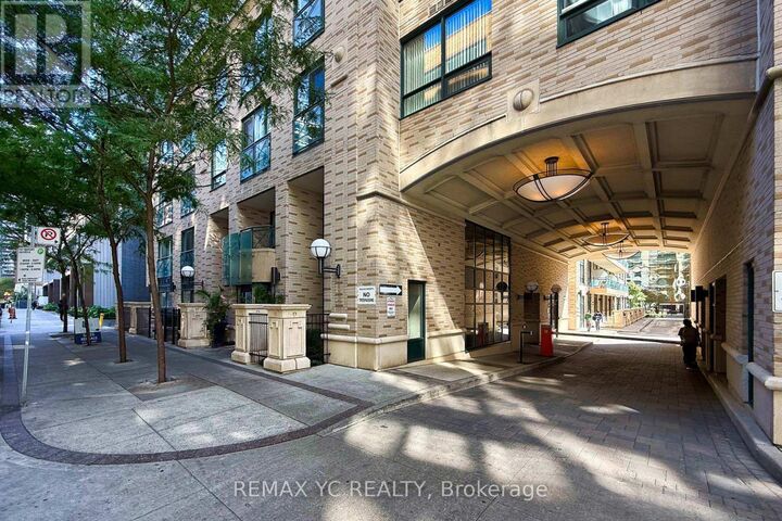 Property Photo:  35 Hayden Street 1204  ON M4Y 3C3 