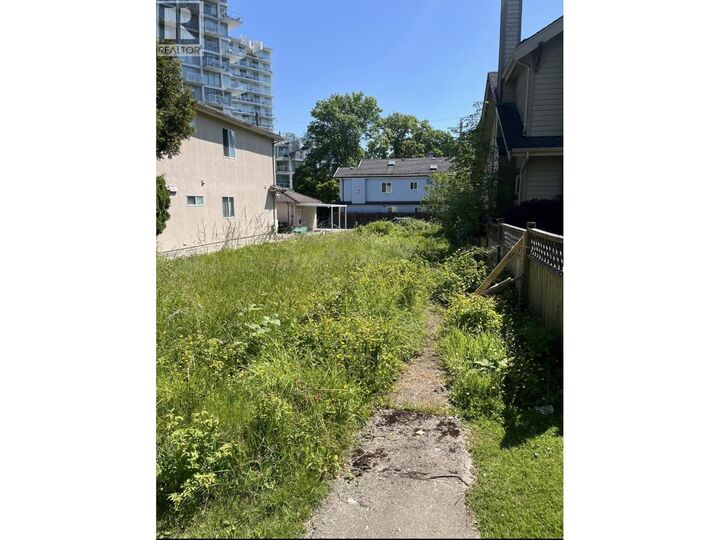 Property Photo:  4754 Gladstone Street  BC V5N 5A5 