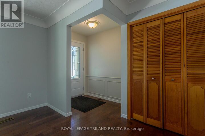 Property Photo: 8 Croatia Court ON N5R 5P6