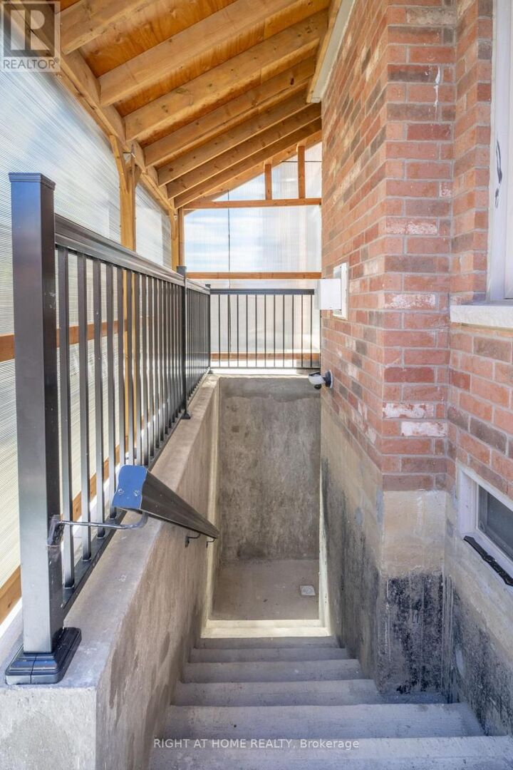 Photo de la propriété:  136 Durhamview Crescent  ON L4A 1H4 