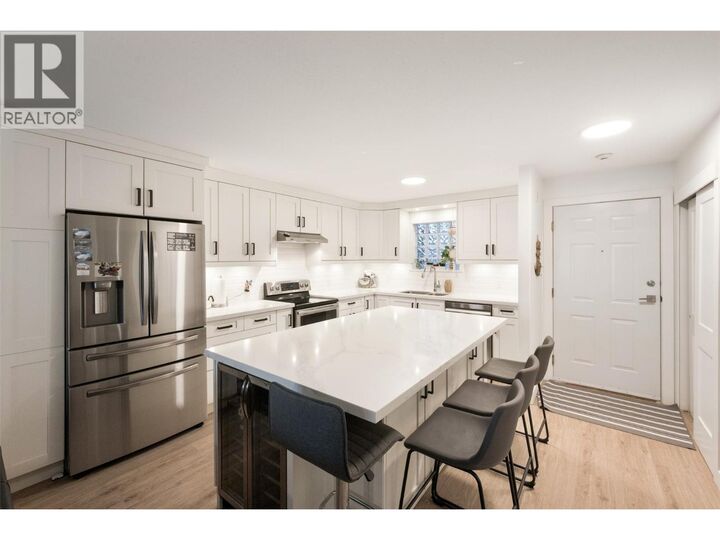 Property Photo: 640 Main Street 108 BC V0H 1R4