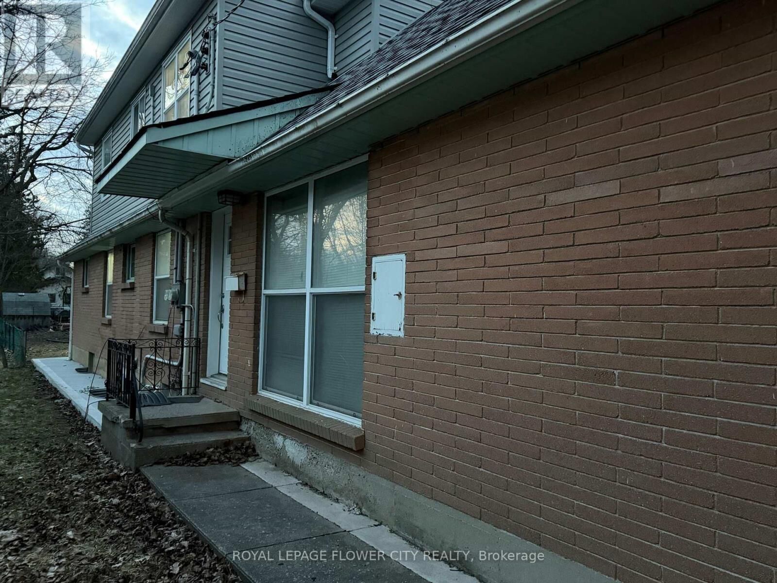Property Photo:  30 Woodward Avenue  ON N6H 2G7 