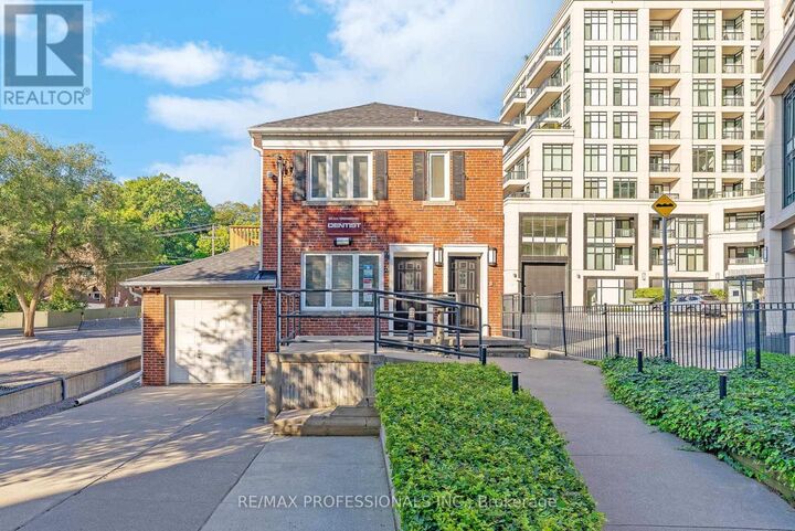 Property Photo:  5B Old Mill Drive Lower  ON M6S 4J7 