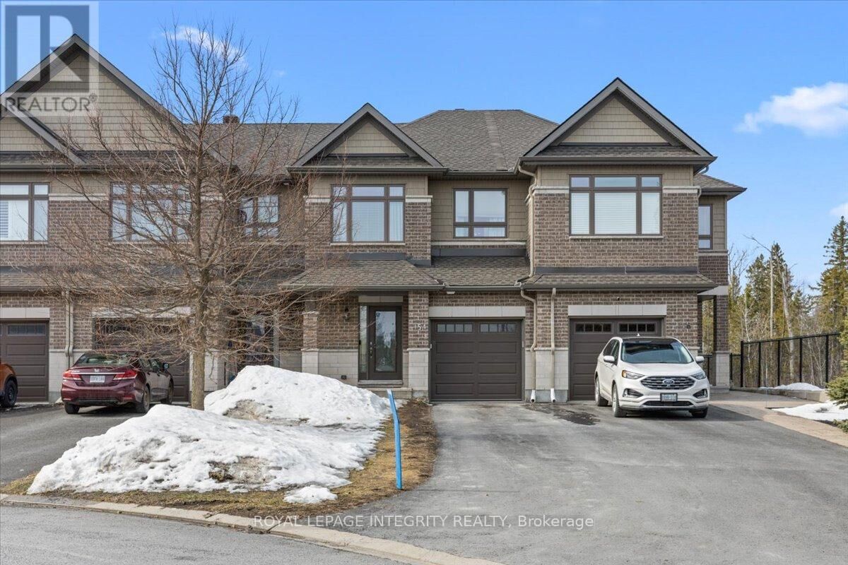 Property Photo:  154 Woodhurst Crescent  ON K2S 0T5 
