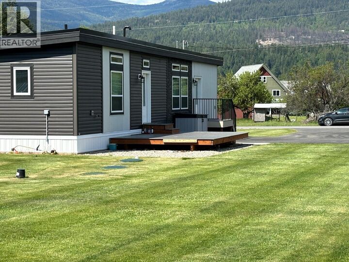 Property Photo: 928 Waterloo Crescent BC V1N 4M3
