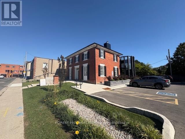 Property Photo:  13 Thomas Street 13A  ON L5M 1Y4 