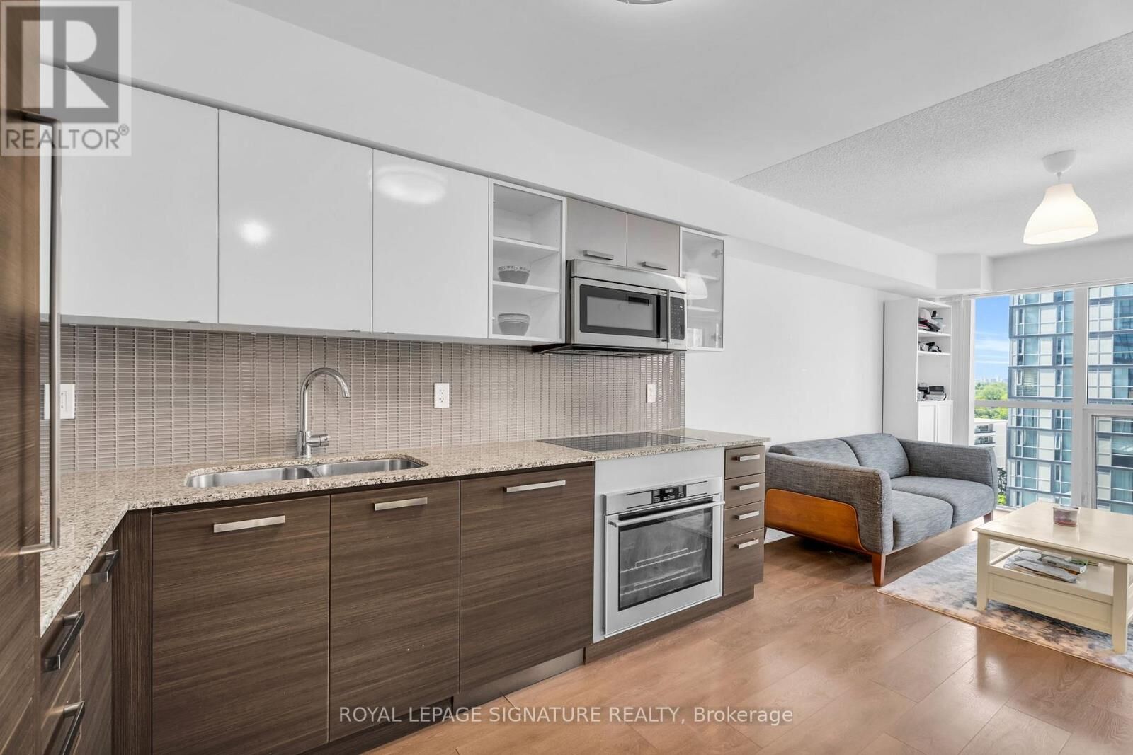 Property Photo: 5168 Yonge Street 1108 ON M2N 0G1