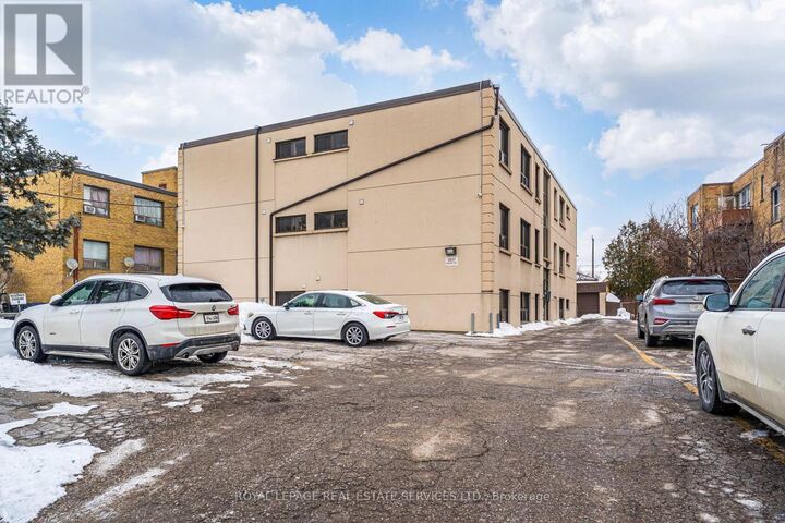 Property Photo: 2637 Keele Street 2 ON M6L 2P2