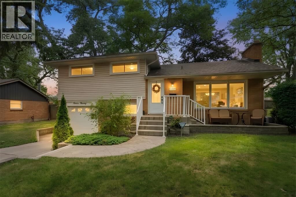 Property Photo: 1220 Ridgewood Drive ON N7V 3R1