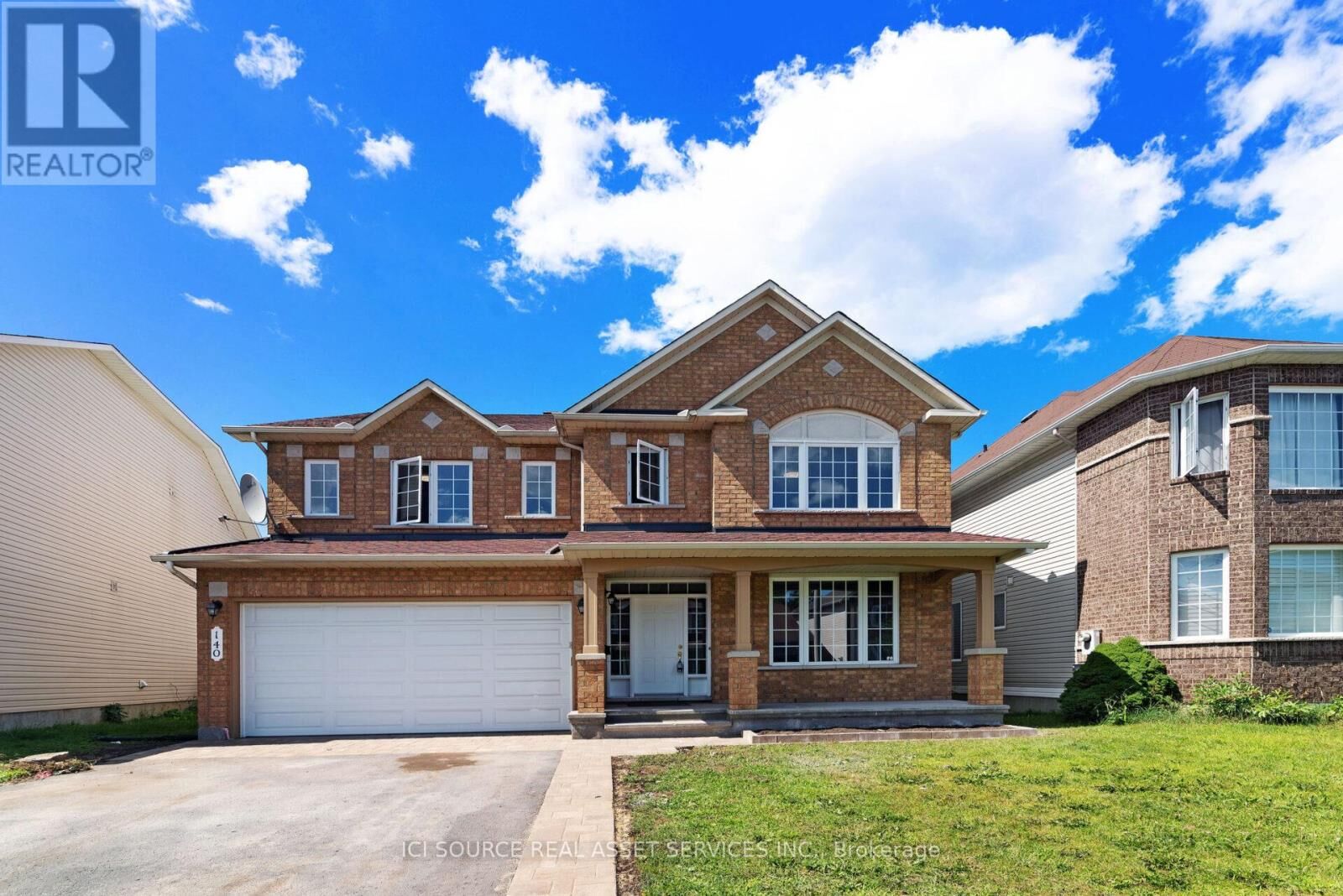 Property Photo: 140 Annapolis Circle ON K1V 1Z3
