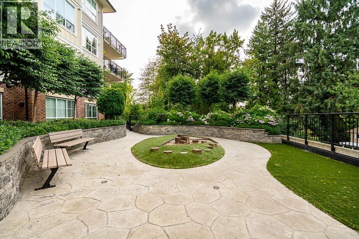 Property Photo: 12367 224 Street 204 BC V6C 3P6