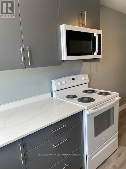 Property Photo:  2 Cross Street 1  ON L7G 3G2 