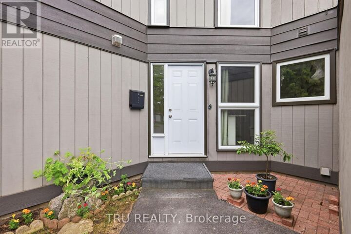 Property Photo:  24 Compata Way 37  ON K1B 4W9 