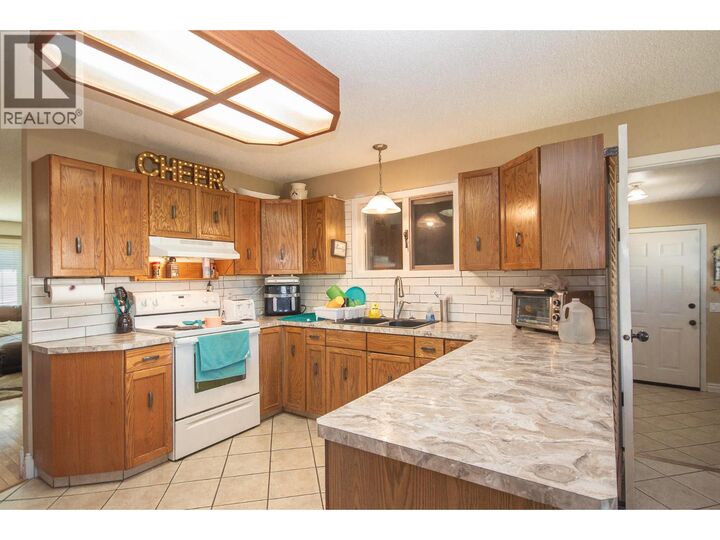 Property Photo: 1704 Cedarwood Court BC V1G 4L8