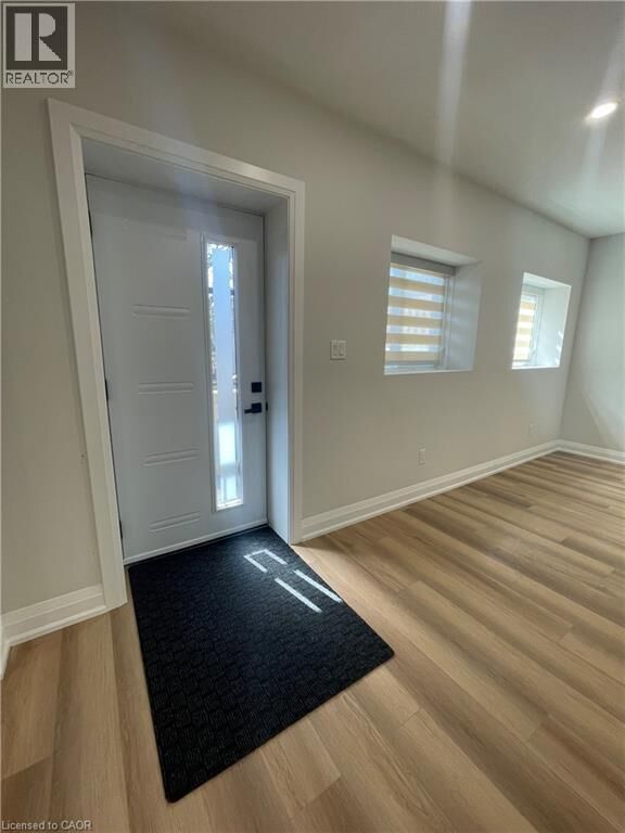 Property Photo:  5 South Drive 4  ON N2M 4B4 