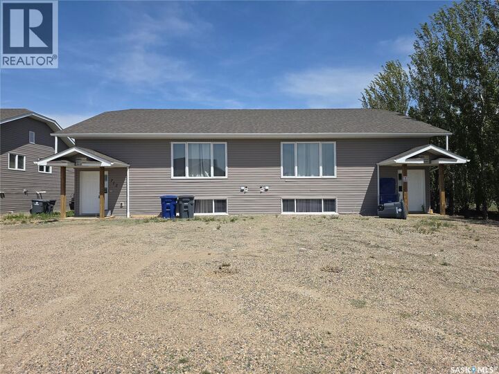 Photo de la propriété:  712 713 714 716 Columbia Avenue  SK S0L 1R0 