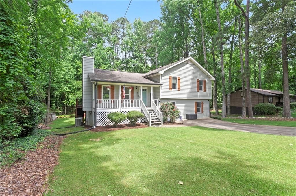Property Photo:  5627 Pinedale Circle  GA 30518 