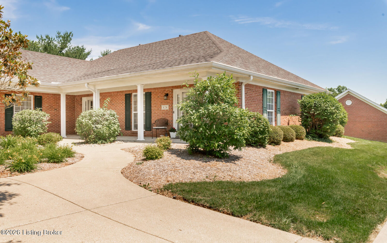 Property Photo: 824 Garden Pointe Dr KY 40067