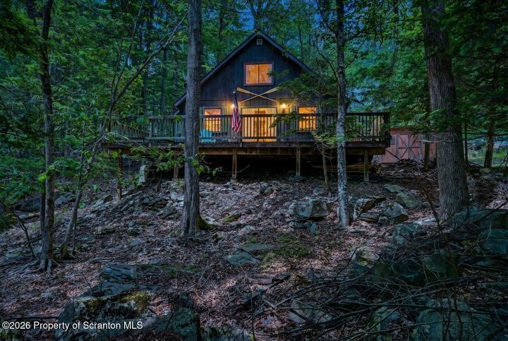 Property Photo:  1031 Canary Lane  PA 18436 