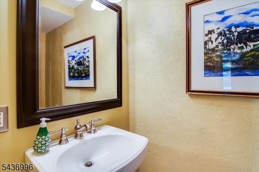 Property Photo:  181 Long Hill Road Bldg 5-13  NJ 07424 