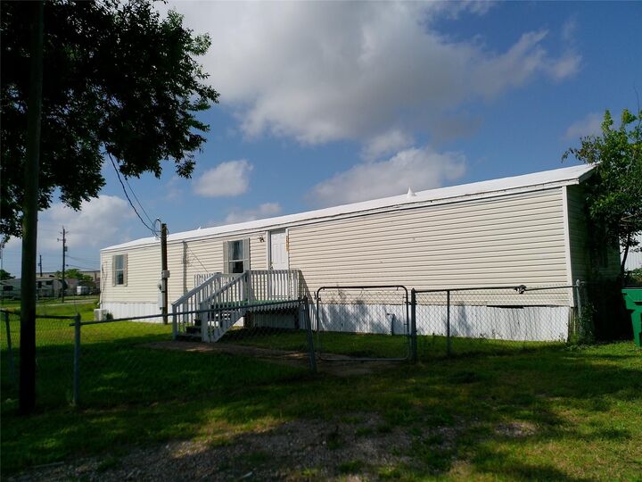 Property Photo: 2501 McDonald Road TX 77541