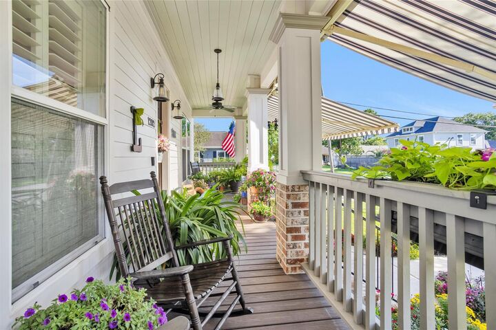 Property Photo:  1202 Walton Street  TX 77009 