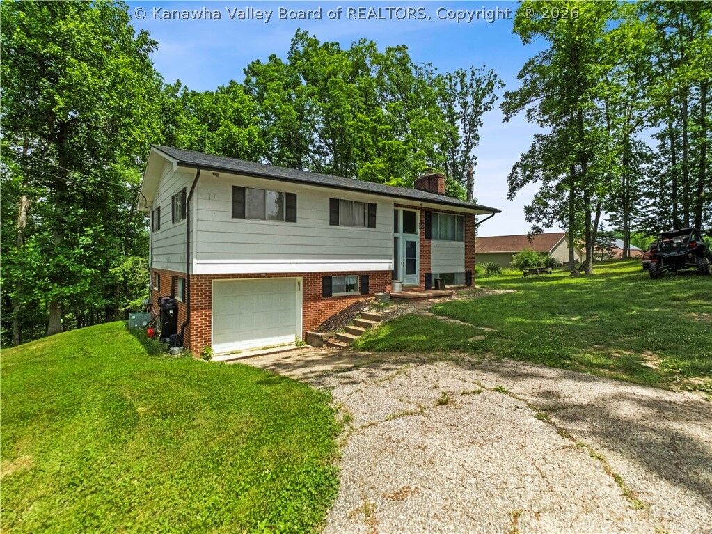 Property Photo: 811 McNabb Heights Drive WV 25071