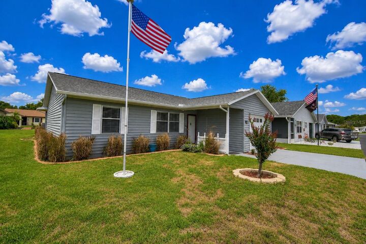 Property Photo:  4853 Colonnades Circle E  FL 33811 