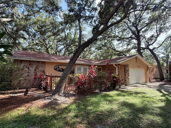 Property Photo:  13828 Friendship Lane  FL 33556 