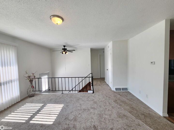 Property Photo: 1320 S Hampshire Avenue IA 50401