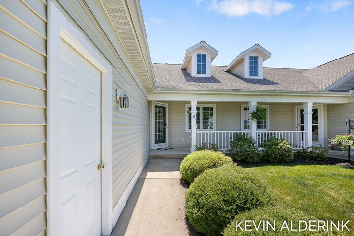 Property Photo: 8872 N Peninsula Court MI 49464