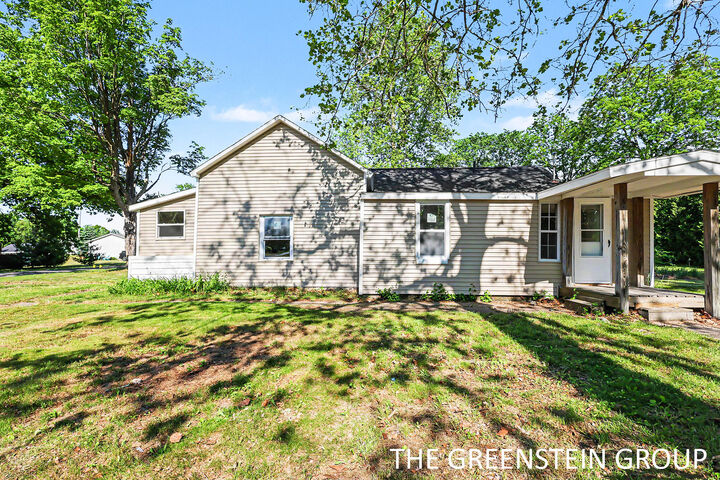 Property Photo:  301 E North Street  MI 48838 