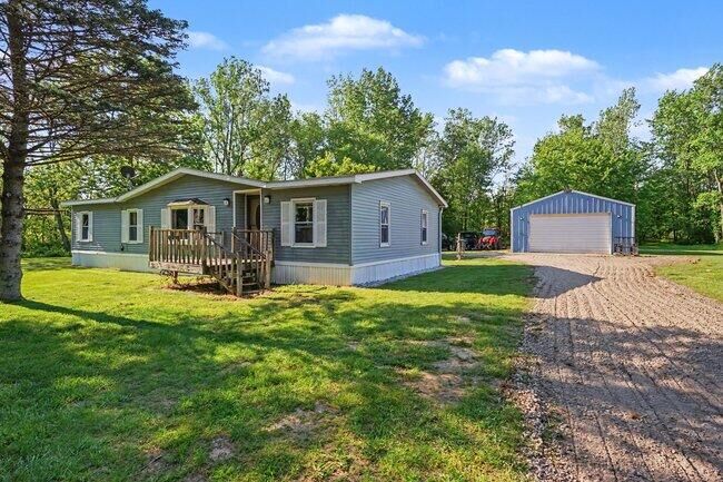 Property Photo:  71117 County Road 384  MI 49090 